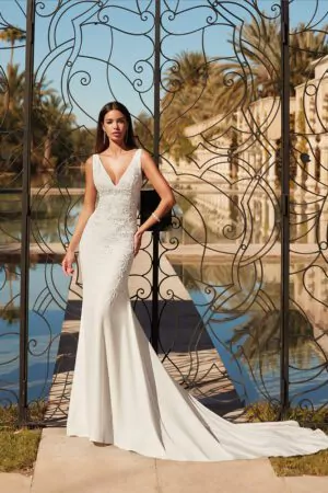 Sur Christiane Boutique, profitez de nos robes de mariée en solde, idéales pour celles recherchant une robe de mariée simple et pas chère. Notre e-shop robe de mariée propose une vaste sélection pour toutes les occasions. Pour être chic pour un mariage, explorez nos robes de soirée en magasin ou en ligne. Que ce soit pour une robe de soirée mariage femme ou une robe de soirée courte chic, nous avons ce qu’il vous faut. Découvrez également nos robes vertes de mariage et robes de cocktail mariage longues. Nos ventes de robes de soirée incluent des modèles variés, et nous avons une belle collection de robes de mariage pour toutes les préférences. Disponibles dans des destinations comme la Guadeloupe, la Martinique, la Guyane, la Côte d'Ivoire, et bien plus encore.