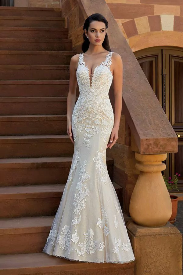 Robe de mariée avec un dos en forme de cœur