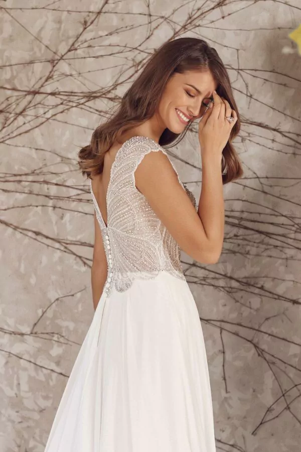 Robe de mariée en dentelle couleur champagne et jupe en mousseline – Image 2