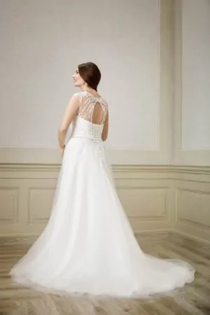 Sur Christiane Boutique, profitez de nos robes de mariée en solde, idéales pour celles recherchant une robe de mariée simple et pas chère. Notre e-shop robe de mariée propose une vaste sélection pour toutes les occasions. Pour être chic pour un mariage, explorez nos robes de soirée en magasin ou en ligne. Que ce soit pour une robe de soirée mariage femme ou une robe de soirée courte chic, nous avons ce qu’il vous faut. Découvrez également nos robes vertes de mariage et robes de cocktail mariage longues. Nos ventes de robes de soirée incluent des modèles variés, et nous avons une belle collection de robes de mariage pour toutes les préférences. Disponibles dans des destinations comme la Guadeloupe, la Martinique, la Guyane, la Côte d'Ivoire, et bien plus encore.