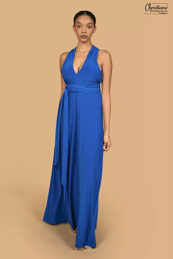 Robe longue à nouer disponible en bleu royal ou rouge cerise, avec un décolleté plongeant et une jupe fluide, parfaite pour mariages et soirées.