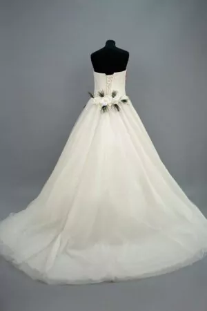 Bienvenue chez Christiane Boutique, votre mariage shop idéal pour trouver la robe parfaite pour chaque événement. Explorez notre magasin de robe habillée où vous découvrirez une large sélection de robes de soirée et de robes de mariée cocktail pour célébrer les moments importants de votre vie. Pour le jour J, nous avons des robes de mariée qui feront de vous la plus belle des mariées. Nos robes de cérémonie mariage femme sont conçues pour mettre en valeur votre élégance et votre charme. Que ce soit pour une robe de noces ou une robe cérémonie de mariage femme, notre collection répond à toutes vos attentes. Découvrez également notre robe de cérémonie en ligne, qui vous offre la possibilité de choisir votre robe depuis chez vous. Et pour ceux qui recherchent une option économique, nous proposons des robes de mariée à petit prix sans compromettre le style et la qualité. Chez Christiane Boutique, trouvez la robe de mariée parfaite pour le jour J et faites de ce moment une expérience inoubliable.