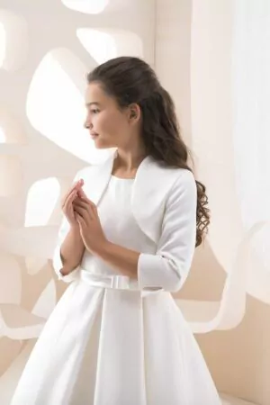 Découvrez Christiane Boutique, votre spécialiste en tenue de soirée femme classe. Nos robes de mariée pour le soir et robes de civil mariage sont parfaites pour toutes vos célébrations. Profitez de nos robes de mariage civil pas chères, idéales pour un budget maîtrisé. Renseignez-vous sur nos prix de robe de mariée compétitifs, et pour l'hiver, nos robes de soirée mariage hiver sont là pour allier élégance et chaleur. Visitez notre magasin des robes de soirée pour des pièces uniques, disponibles avec livraison rapide. Que vous soyez en Guadeloupe, Martinique, France, Canada, ou même aux États-Unis, Christiane Boutique vous offre une sélection de robes de cérémonie de mariage et de robe de soirée longue blanche pour mariage pour que chaque moment soit inoubliable.