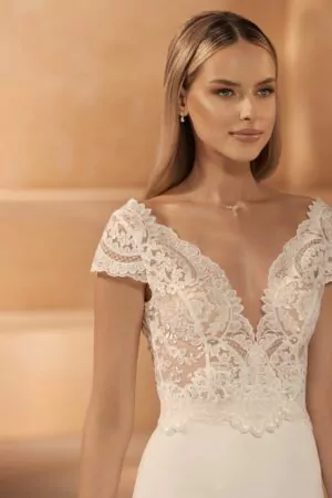 Découvrez Christiane Boutique, votre spécialiste en tenue de soirée femme classe. Nos robes de mariée pour le soir et robes de civil mariage sont parfaites pour toutes vos célébrations. Profitez de nos robes de mariage civil pas chères, idéales pour un budget maîtrisé. Renseignez-vous sur nos prix de robe de mariée compétitifs, et pour l'hiver, nos robes de soirée mariage hiver sont là pour allier élégance et chaleur. Visitez notre magasin des robes de soirée pour des pièces uniques, disponibles avec livraison rapide. Que vous soyez en Guadeloupe, Martinique, France, Canada, ou même aux États-Unis, Christiane Boutique vous offre une sélection de robes de cérémonie de mariage et de robe de soirée longue blanche pour mariage pour que chaque moment soit inoubliable.