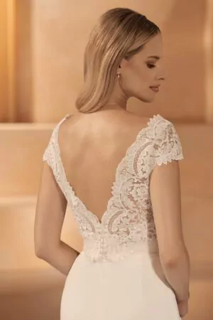 Découvrez Christiane Boutique, votre spécialiste en tenue de soirée femme classe. Nos robes de mariée pour le soir et robes de civil mariage sont parfaites pour toutes vos célébrations. Profitez de nos robes de mariage civil pas chères, idéales pour un budget maîtrisé. Renseignez-vous sur nos prix de robe de mariée compétitifs, et pour l'hiver, nos robes de soirée mariage hiver sont là pour allier élégance et chaleur. Visitez notre magasin des robes de soirée pour des pièces uniques, disponibles avec livraison rapide. Que vous soyez en Guadeloupe, Martinique, France, Canada, ou même aux États-Unis, Christiane Boutique vous offre une sélection de robes de cérémonie de mariage et de robe de soirée longue blanche pour mariage pour que chaque moment soit inoubliable.