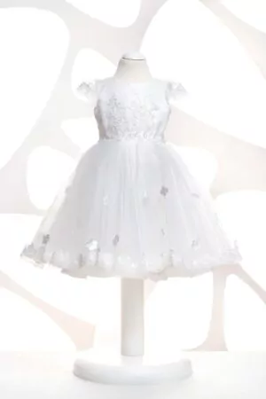 Robe blanche de baptême pour bébé, avec dentelle florale, jupe en tulle et serre-tête assorti.