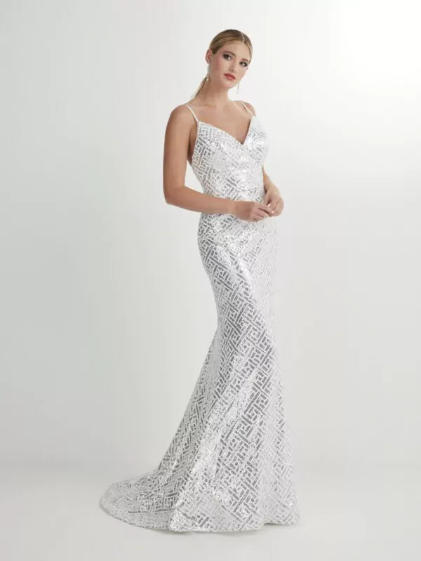 Robe de soirée ajustée en sequins argentés, coupe sirène, vue de face